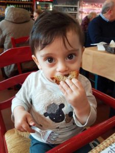 Bambina a Tavola Retrobottega Erzinio