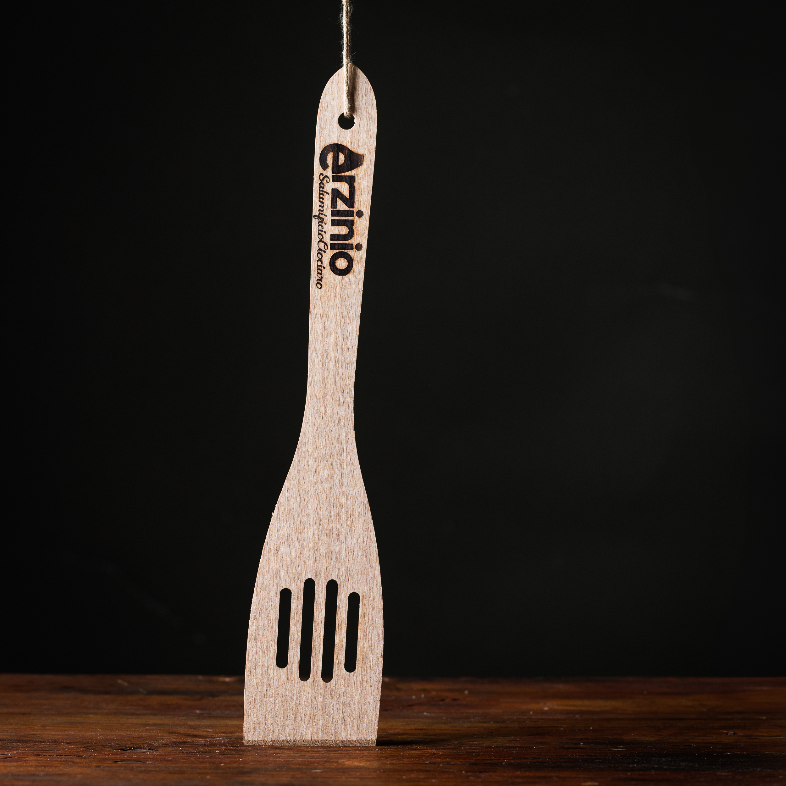 Featured image for “Mestolo in legno Chitarra”